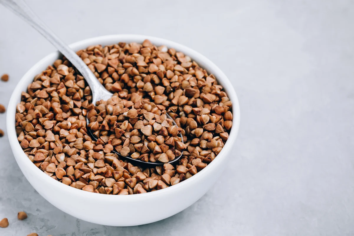 Un bol de sarrasin grillé