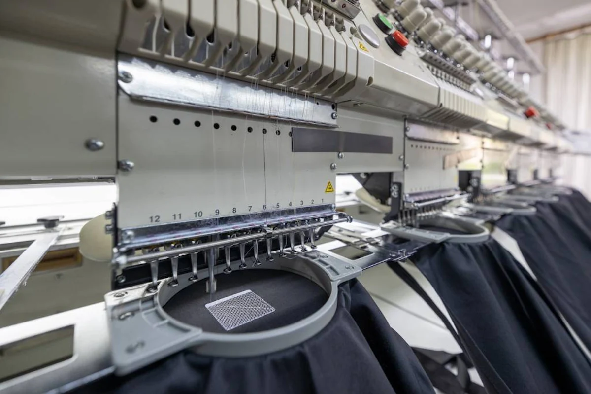 Une machine à broder